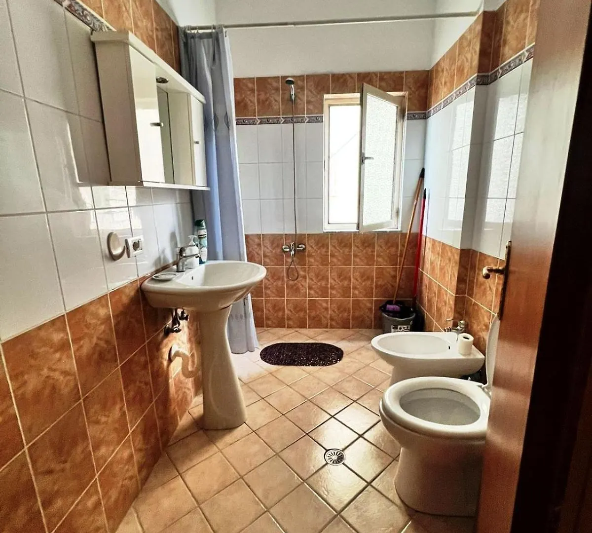 Apartment For Family And Friends. Himare 0*,